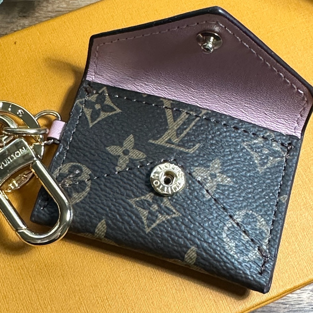 Louis Vuitton Monogram Key & Card Holder - Picture 5 of 9